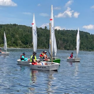 ⛵ Sommer, Sonne, Segeln! ☀️🌊

Du hast Lust auf eine Woche voller Wind, Wasser und neuer Freundschaften? Dann komm vom 27. Juni bis 4. Juli 2025 zum Trainingslager für Optis und 420er an den wunderschönen Bleilochstausee! 🏕️⛺

Ob du gerade erst in den Segelsport hineinschnupperst oder deine Regatta-Skills verbessern willst – bei uns bist du genau richtig! 🤩 Unser erfahrenes Trainingsteam sorgt für Spaß, Teamgeist und Fortschritt auf dem Wasser. 🧭💪

➡️ Jetzt alle Infos und Anmeldung auf unserer Website:
🌐 http://www.scturbinebleiloch.de

#OptiTraining #420erSegeln #Jugendsegeln #Trainingslager2025 #Bleilochstausee #SegelclubTurbineBleiloch #SegelnMachtSpaß #NachwuchsSegler #SegelnLernen #Sommersport